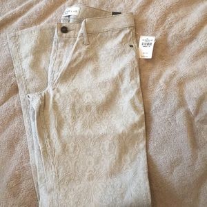 Abercrombie & Fiitch mid rise begging